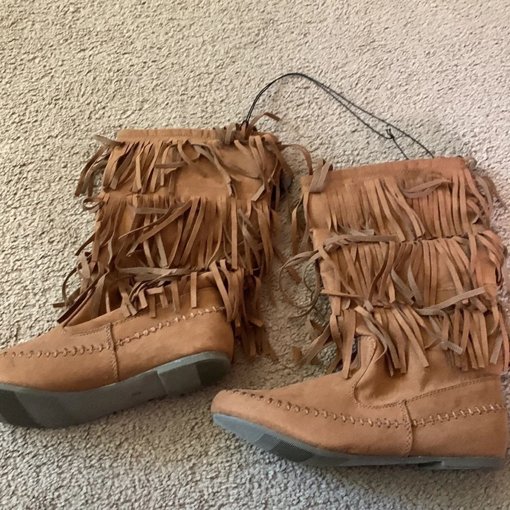 𝅺NWT fringe boots size 6 - Picture 2 of 5